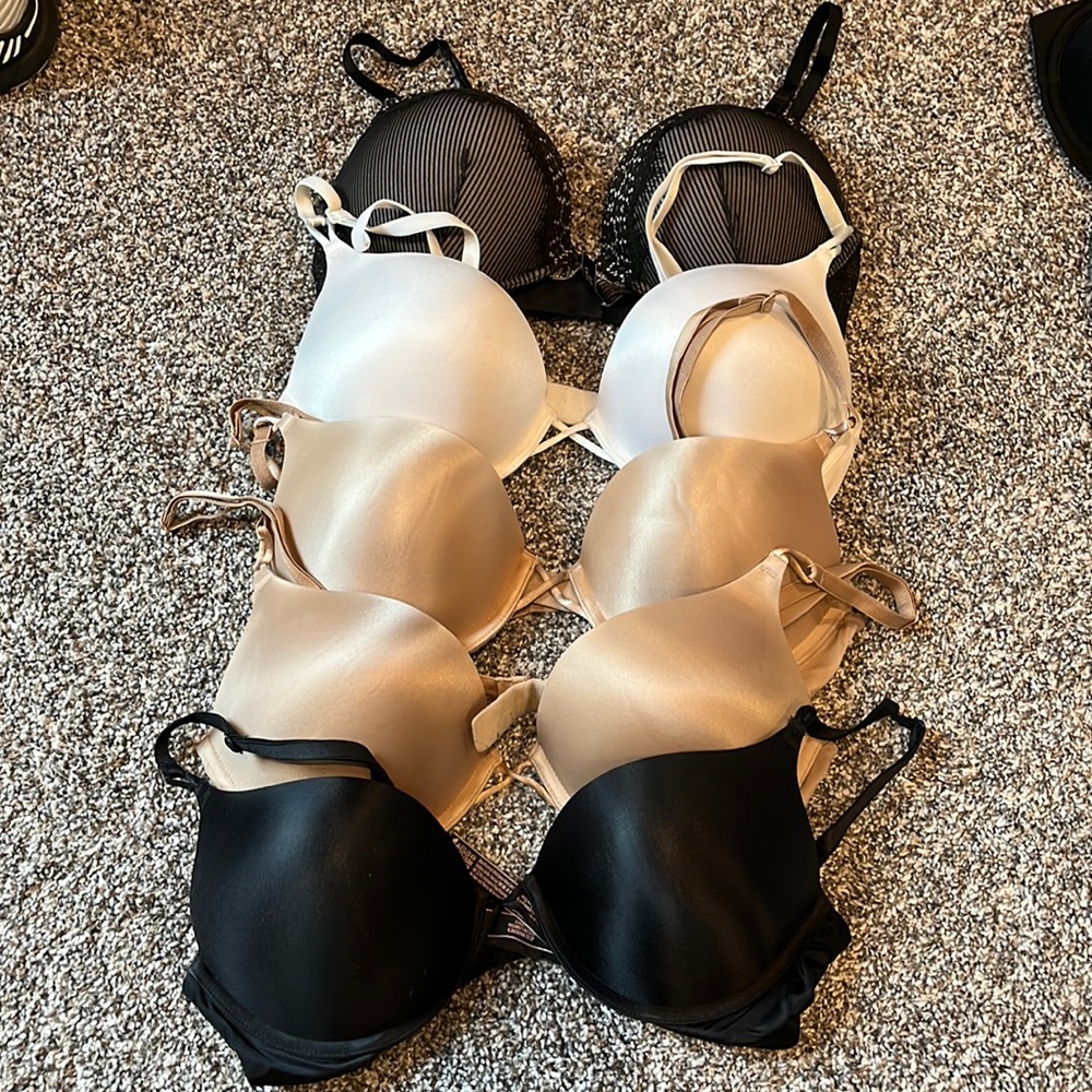 Victoria’s Secret Bombshell Plunge Bras 34C